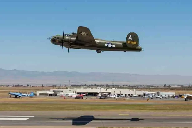 b 25 bomber sentimental journey madera warbirds